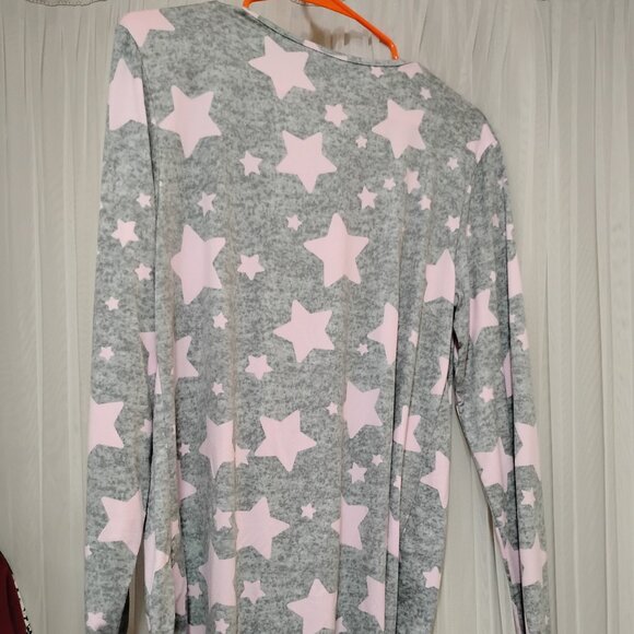 Anyally Grey Pajama Top with Pink Stars | Size Large - Picture 2 of 6